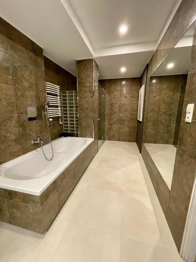 Boutique Apartments - Old Town 120M2 - Private Underground Parking - Wrocław Kültér fotó